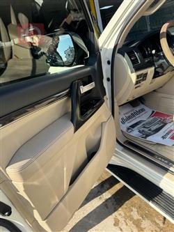 تۆیۆتا لاند کروزەر